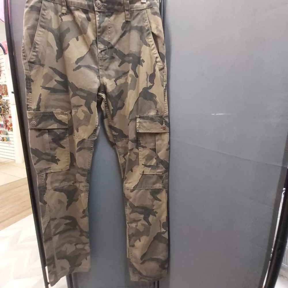 💢SOLD💢Men's CAMO Cargo Pants - Picture 6 of 11